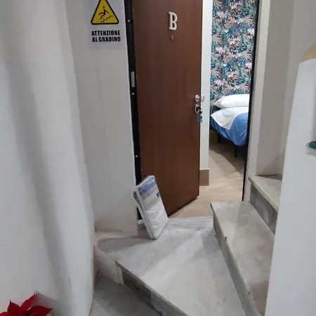 B Independent Entrance Private Bathroom - No Kitchen
