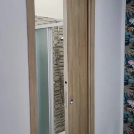B Independent Entrance Private Bathroom - No Kitchen בית נופש רומא